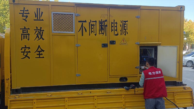 南谯柴油发电机组和UPS电源配合使用时，如何避免切换过程中的电力中断？