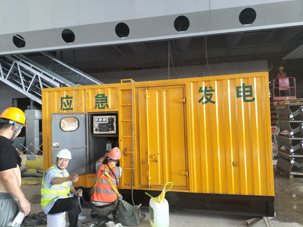南谯怎样判断空气滤清器是否需要更换？